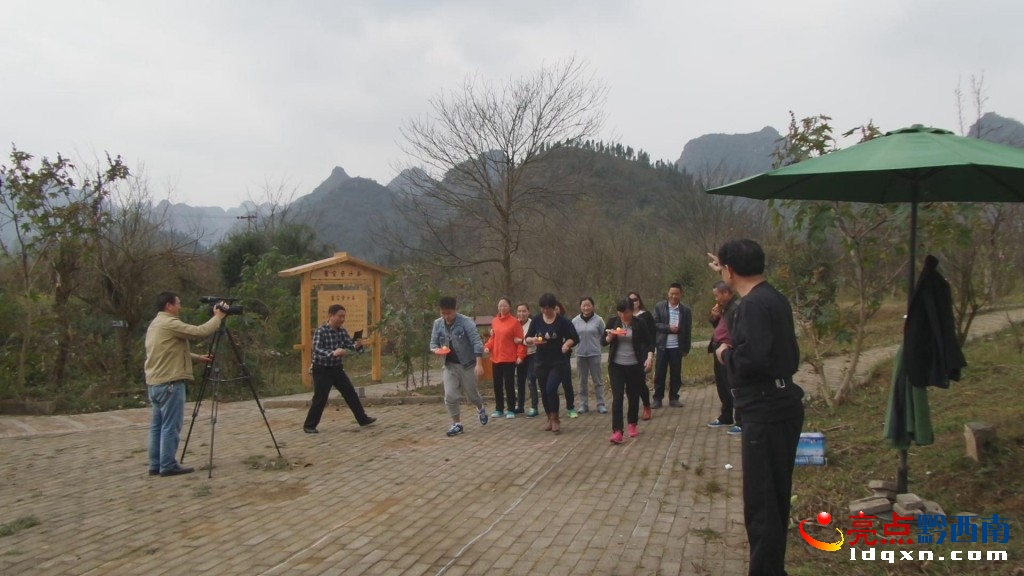 興義市教育局機(jī)關(guān)工會(huì)開(kāi)展慶“三八”婦女節(jié)文體趣味活動(dòng) (3).jpg