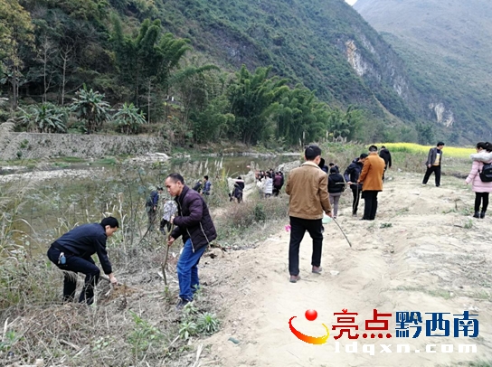 植樹現(xiàn)場2.jpg